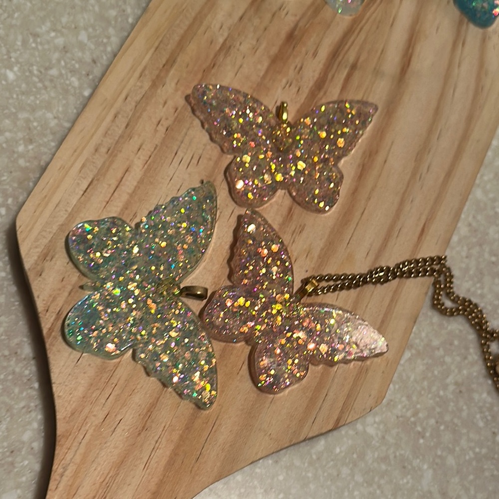 Sparkling Butterfly Pendant Necklace Set